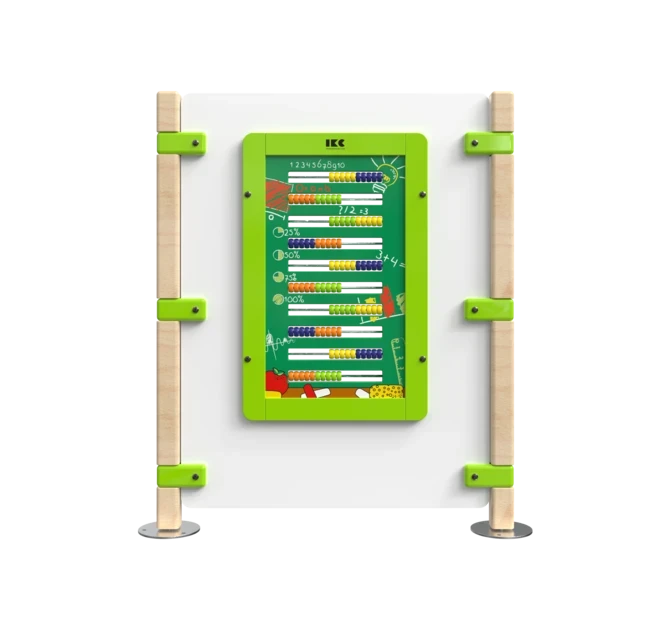 Hekwerk voor een kinderhoek met een wandspel | IKC hekwerken