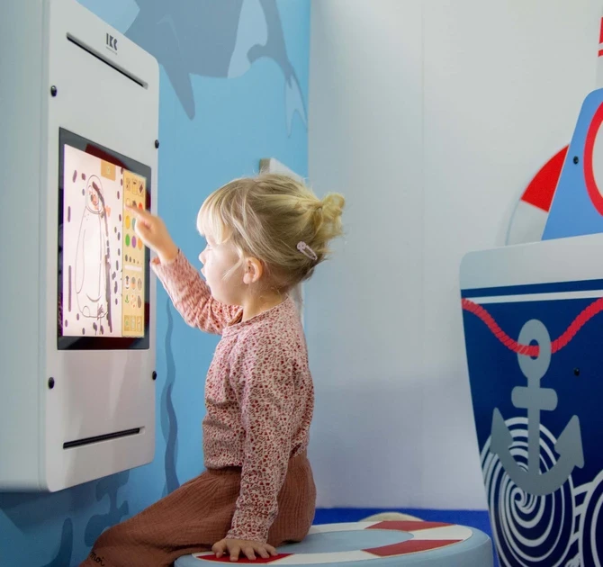 Interactief touchscreen van IKC met spelletjes