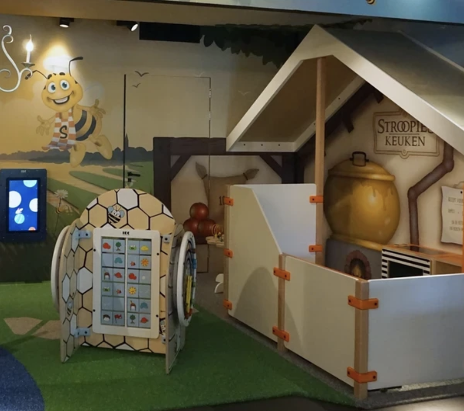 Strooppot 餐厅打造独特的儿童游戏区