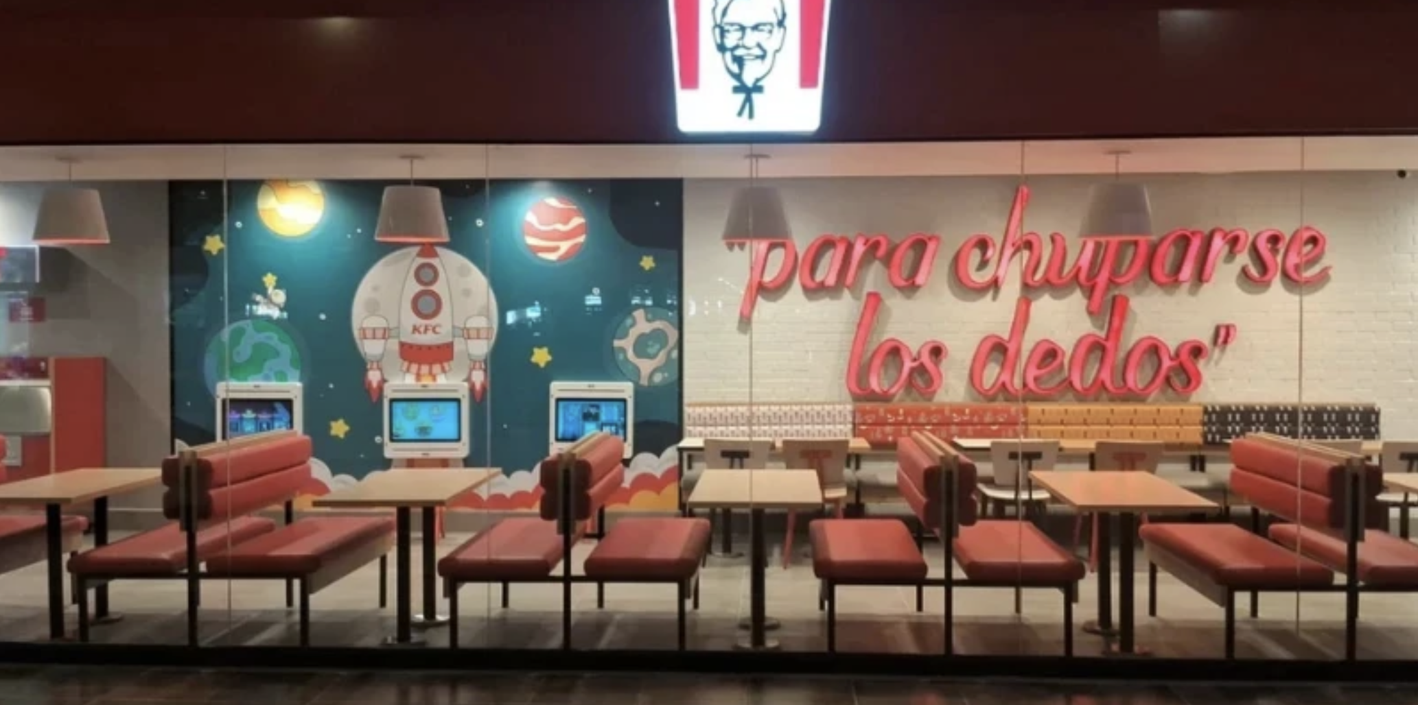 墨西哥肯德基的太空主题互动游戏墙